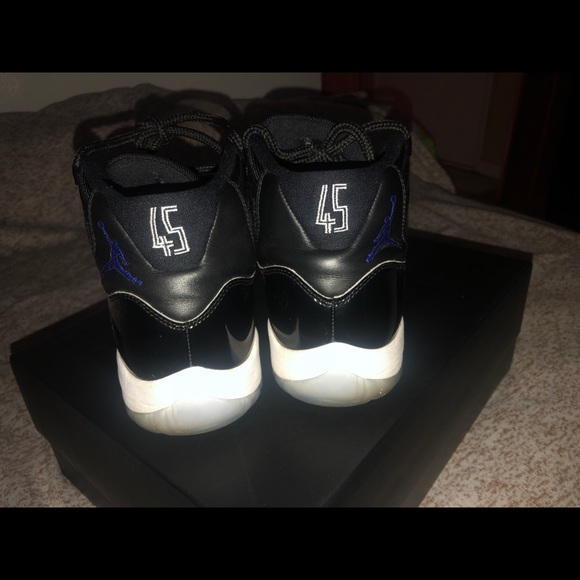 Jordan 11 space jams - Picture 4 of 5